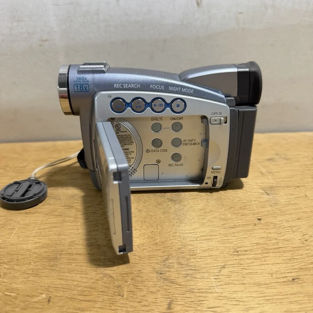 Canon NTSC ZR80 Silver 2.5″ LCD 360x Digi Zoom Handheld MiniDV Camcorder Tested